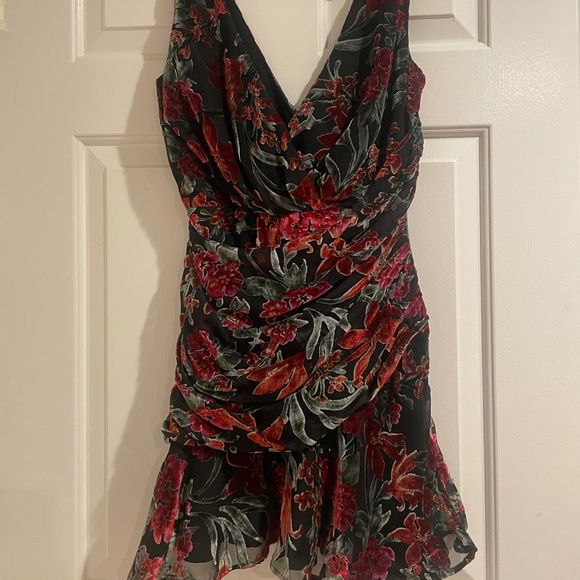 x REVOLVE Katya Mini Dress in Noir Floral Multi NWT - Picture 4 of 5